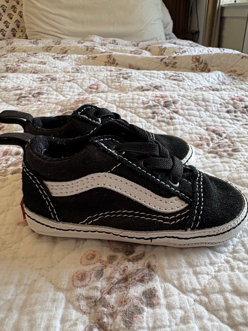 Vans old School baby Black Canvas Kids Sneakers with White Side Stripe